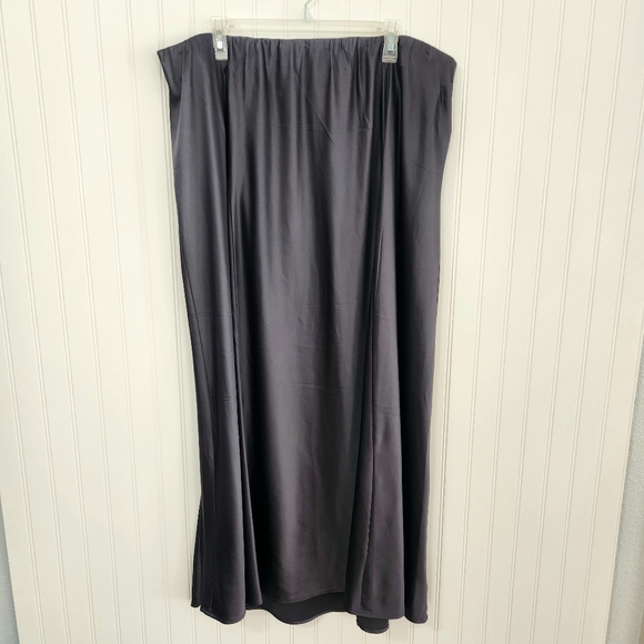 Torrid | Satin Maxi Skirt Gray Size 3X - Picture 3 of 6